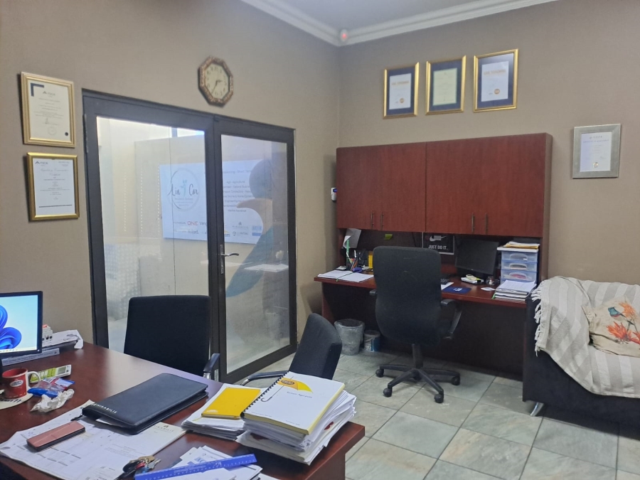 Commercial Property for Sale in Oos Einde North West